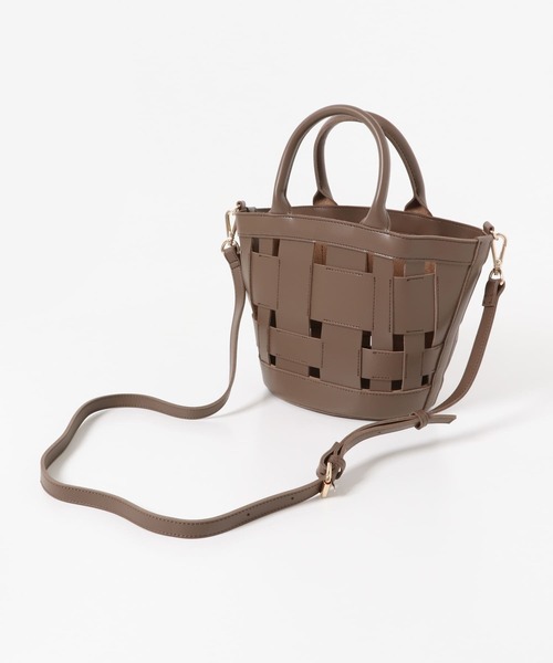 URBAN RESEARCH DOORS（アーバンリサーチドアーズ）の「【WEB限定】4WAYバケツショルダーバッグ（ショルダーバッグ・レディース・ベージュ/ブラウン/キャメル・ONE）」の16枚目の写真