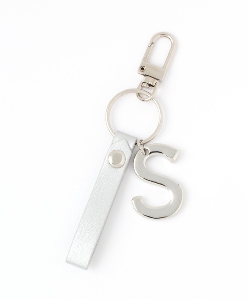 GLOBAL WORK（グローバルワーク）の「マルチWAYイニシャルチャーム/215959（キーホルダー・レディース・ホワイト系その他2/ホワイト系その他/ホワイト系その他3/その他3/その他1/その他2/ホワイト/オフホワイト・FREE）」の2枚目の写真