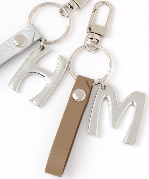 GLOBAL WORK（グローバルワーク）の「マルチWAYイニシャルチャーム/215959（キーホルダー・レディース・ホワイト系その他2/ホワイト系その他/ホワイト系その他3/その他3/その他1/その他2/ホワイト/オフホワイト・FREE）」の9枚目の写真
