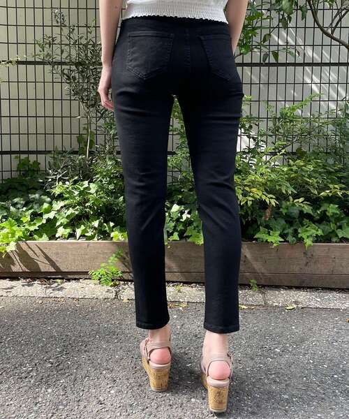 MAJESTIC LEGON(マジェスティックレゴン)の「スタイルアップスキニー(デニムパンツ・レディース・ブラック/ネイビー・SMALL/MEDIUM)」の19枚目の写真