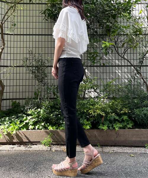 MAJESTIC LEGON(マジェスティックレゴン)の「スタイルアップスキニー(デニムパンツ・レディース・ブラック/ネイビー・SMALL/MEDIUM)」の6枚目の写真