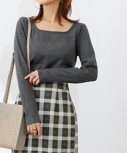 COLONY 2139（コロニートゥーワンスリーナイン）の「ランダムテレコスクエアネック長袖Tシャツ（Tシャツ/カットソー・レディース・ブラック/アイボリー/モカ/グリーン/カーキ/チャコールグレー・SMALL/LARGE/MEDIUM）」の4枚目の写真