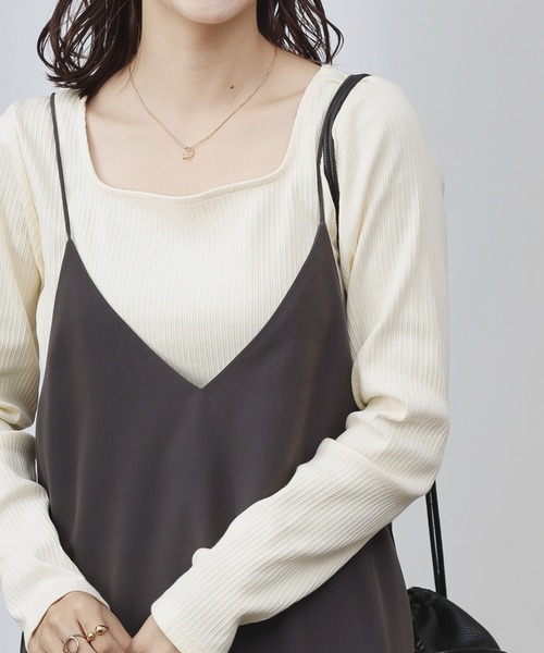 COLONY 2139（コロニートゥーワンスリーナイン）の「ランダムテレコスクエアネック長袖Tシャツ（Tシャツ/カットソー・レディース・ブラック/アイボリー/モカ/グリーン/カーキ/チャコールグレー・SMALL/LARGE/MEDIUM）」の2枚目の写真