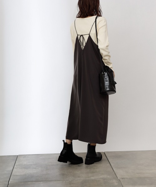 COLONY 2139（コロニートゥーワンスリーナイン）の「ランダムテレコスクエアネック長袖Tシャツ（Tシャツ/カットソー・レディース・ブラック/アイボリー/モカ/グリーン/カーキ/チャコールグレー・SMALL/LARGE/MEDIUM）」の7枚目の写真