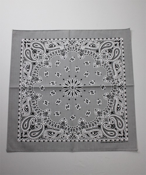 HAV-A-HANK（ハバハンク ）の「HAV-A-HANK ハバハンク ペイズリー バンダナ（バンダナ/スカーフ・メンズ・パープル/ボルドー/レッド/ターコイズブルー/ネイビー/ブラック/ブラック×レッド/ライトピンク/グレー/カーキ/ロイヤルブルー/ダークブルー/サックスブルー/ホワイト・FREE）」の5枚目の写真