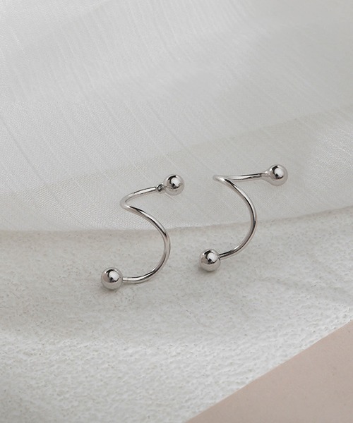 LA VORAGINE（ラ ヴォラジネ）の「スパイラルピアス（銀めっき）（ピアス（両耳用）・レディース・ゴールド/シルバー系その他/シルバー系その他2/シルバー・FREE）」の7枚目の写真