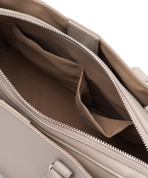 SHOO・LA・RUE（シューラルー）の「◆【抗菌】ミドル2WAYトート（トートバッグ・レディース・ブラック/サンドベージュ/ブラック系7/ナチュラル・00）」の16枚目の写真