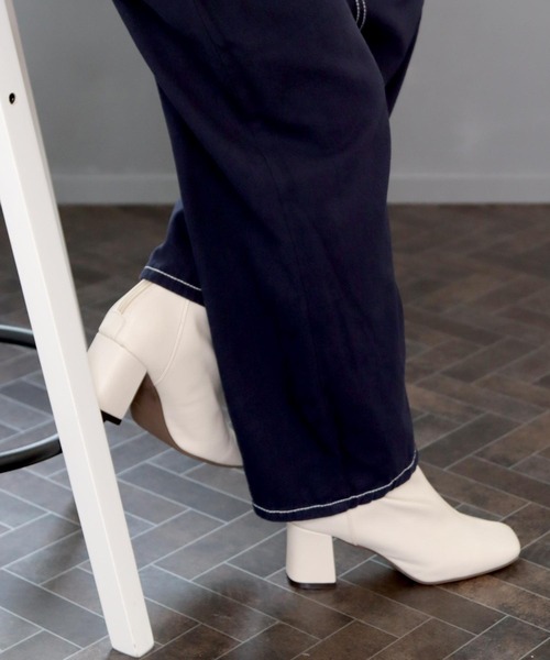 SOROTTO(ソロット)の「チャンキーヒール×スクエアトゥのストレッチハイアンクルブーツ(ブーツ・レディース・ブラック/アイボリー/ベージュ・S/M/L/LL)」の2枚目の写真