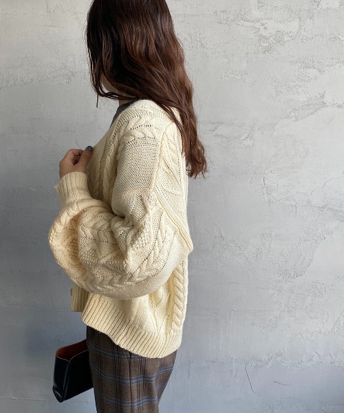 JEANS FACTORY （ジーンズファクトリー）の「[MAISON DE L'ALLURE/メゾンドゥラリュール] アラン柄 ケーブルニットカーディガン（カーディガン/ボレロ・レディース・オフホワイト/カーキ/サックスブルー/モカ・F）」の12枚目の写真