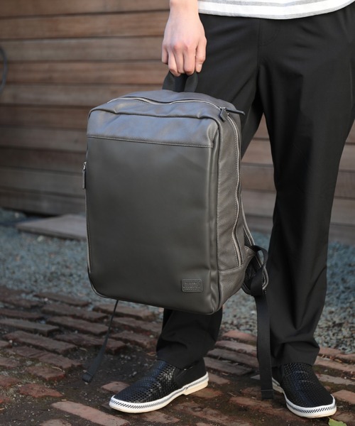 PRO-SPERITY（プロスペリティ）の「【PRO-SPERITY/プロスペリティ】別注PUレザーバッグパック（バックパック/リュック・メンズ・ブラック/ネイビー/グレー・FREE）」の4枚目の写真