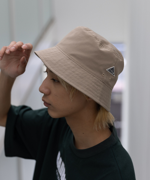 KELTY(ケルティ)の「【KELTY / ケルティ】別注 ワンポイント ロゴ 配色 バケットハット(ハット・メンズ・ベージュ/グレー/グリーン/ブラック・フリー)」の10枚目の写真