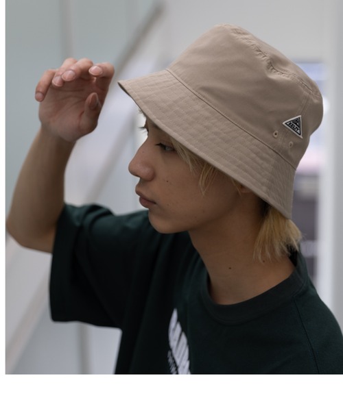 KELTY(ケルティ)の「【KELTY / ケルティ】別注 ワンポイント ロゴ 配色 バケットハット(ハット・メンズ・ベージュ/グレー/グリーン/ブラック・フリー)」の4枚目の写真