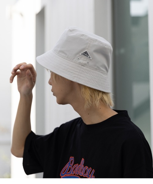 KELTY(ケルティ)の「【KELTY / ケルティ】別注 ワンポイント ロゴ 配色 バケットハット(ハット・メンズ・ベージュ/グレー/グリーン/ブラック・フリー)」の3枚目の写真