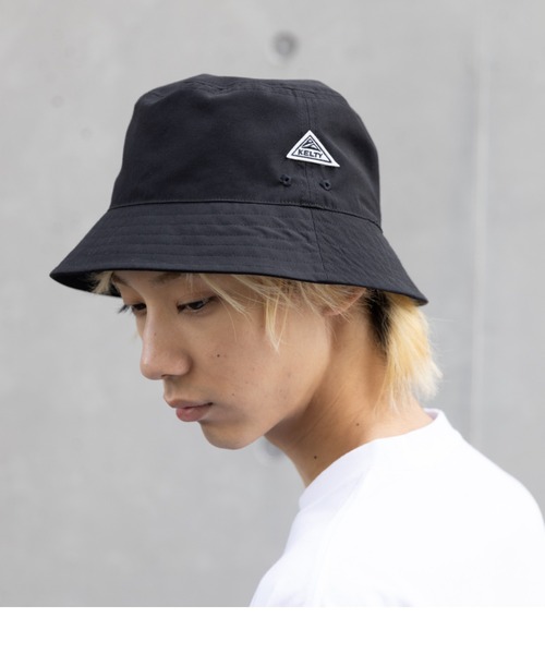 KELTY(ケルティ)の「【KELTY / ケルティ】別注 ワンポイント ロゴ 配色 バケットハット(ハット・メンズ・ベージュ/グレー/グリーン/ブラック・フリー)」の2枚目の写真