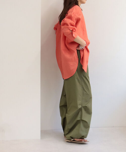 fredy emue（フレディエミュ）の「[新色追加]リネンバンドカラーシャツ（シャツ/ブラウス・レディース・オフホワイト/イエロー/オレンジ/ベージュ/サックスブルー/パープル・38）」の7枚目の写真