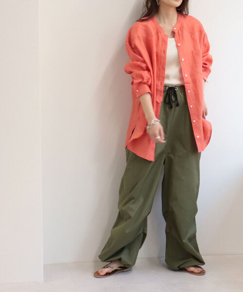 fredy emue（フレディエミュ）の「[新色追加]リネンバンドカラーシャツ（シャツ/ブラウス・レディース・オフホワイト/イエロー/オレンジ/ベージュ/サックスブルー/パープル・38）」の8枚目の写真