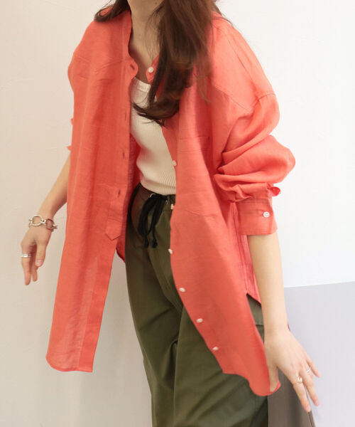 fredy emue（フレディエミュ）の「[新色追加]リネンバンドカラーシャツ（シャツ/ブラウス・レディース・オフホワイト/イエロー/オレンジ/ベージュ/サックスブルー/パープル・38）」の9枚目の写真