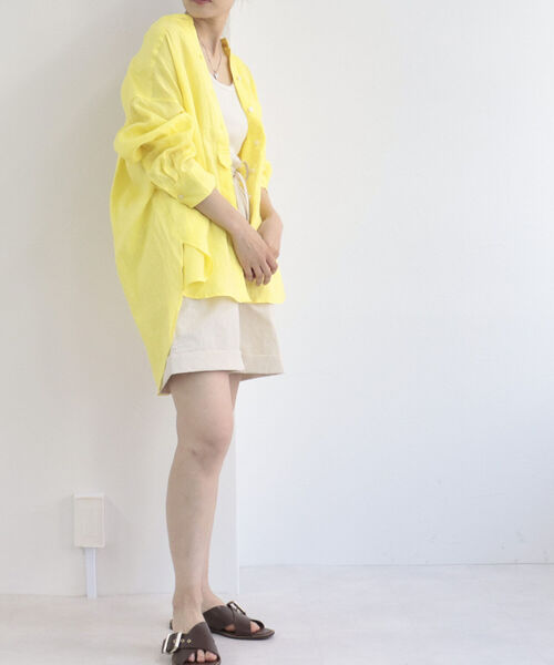 fredy emue（フレディエミュ）の「[新色追加]リネンバンドカラーシャツ（シャツ/ブラウス・レディース・オフホワイト/イエロー/オレンジ/ベージュ/サックスブルー/パープル・38）」の17枚目の写真