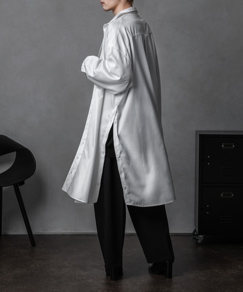 Adoon plain(アドーンプレーン)の「【Adoon plain】サイドスリットロングシャツ(シャツ/ブラウス・メンズ・ホワイト/ブラック・FREE)」の2枚目の写真
