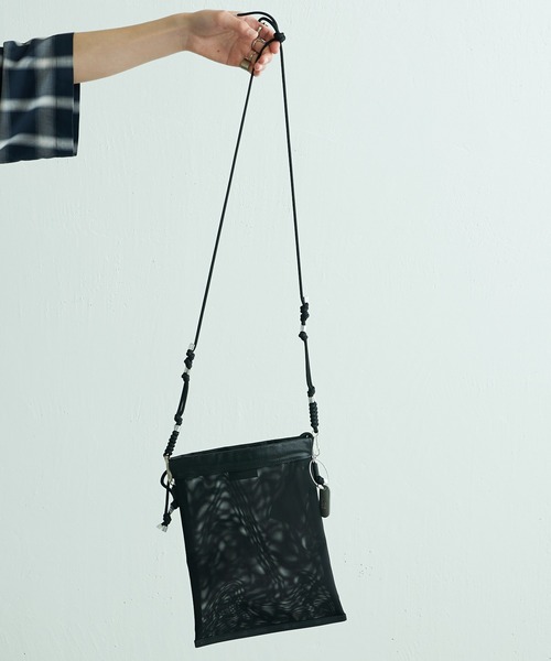 THE PURSE(ザパース )の「【THE PURSE / ザ・パース】tule drawstring bag(チュールドローストリングバッグ)(ショルダーバッグ・メンズ・ブラック/シルバー・FREE)」の12枚目の写真