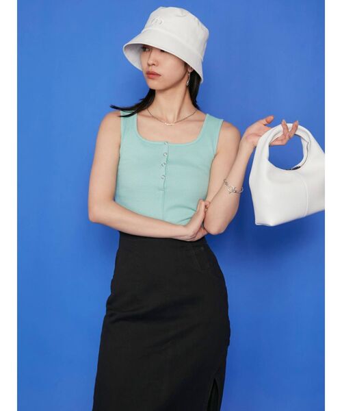 EMODA(エモダ)の「コンパクトロゴバケットハット(ハット・レディース・ホワイト/ブラック・FREE)」の5枚目の写真