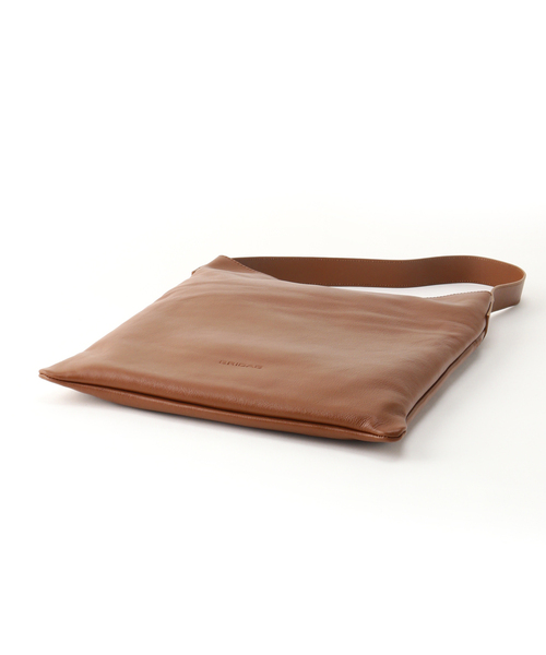 JOURNAL STANDARD LUXE(ジャーナルスタンダード ラックス)の「【BRIDAS /ブリダス】ONE HANDLE TOTE (NAPA)(ショルダーバッグ・レディース・キャメル・FREE)」の5枚目の写真