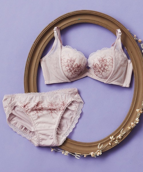 AMOSTYLE BY Triumph(アモスタイルバイトリンプ)の「チャーミングラマー ノンワイヤー ブラジャー アンティーク オーナメント【B,C,Dカップ】AMST1394 HU JX(ブラジャー・レディース・パープル/ゴールド/グリーン・B65/B70/C70/D70/B75/C75/D65/D75/C65)」の11枚目の写真