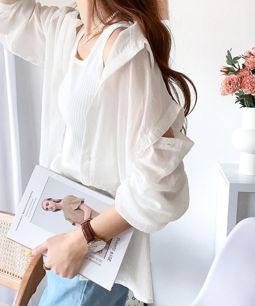 大人の肌魅せ。オープンショルダーシアーボイルシャツ