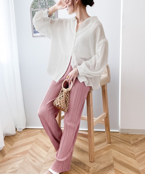 大人の肌魅せ。オープンショルダーシアーボイルシャツ