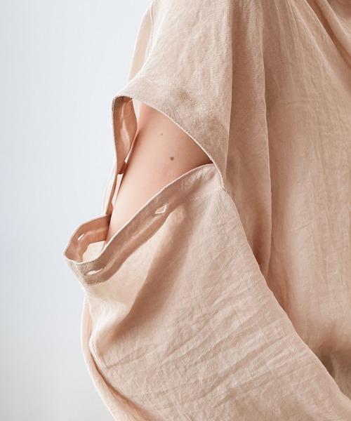 大人の肌魅せ。オープンショルダーシアーボイルシャツ