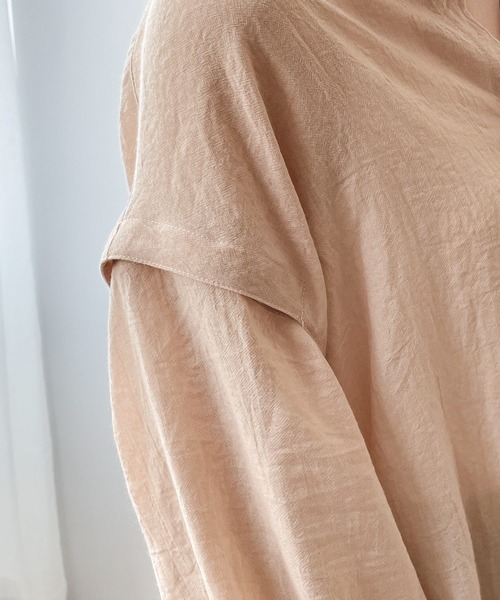 大人の肌魅せ。オープンショルダーシアーボイルシャツ