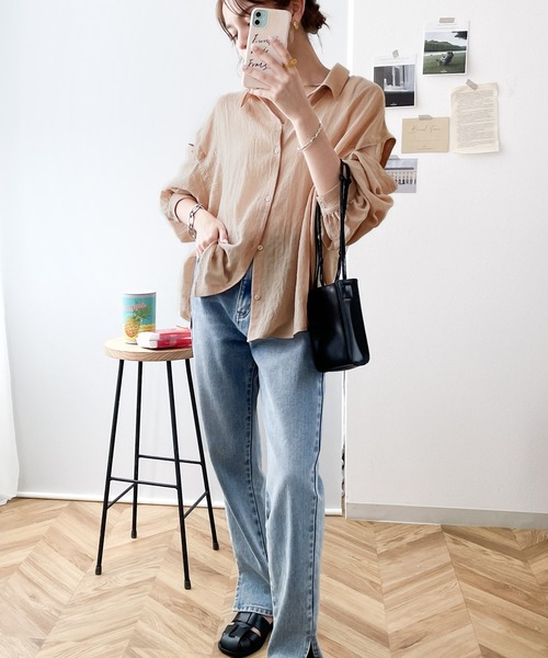 大人の肌魅せ。オープンショルダーシアーボイルシャツ