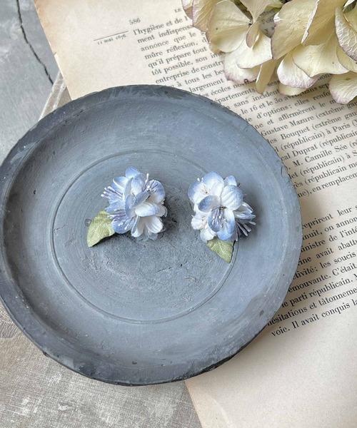 m.soeur（エムスール）の「丸いアジサイのイヤリング＊（イヤリング・レディース・パープル/ブルー・FREE）」の5枚目の写真