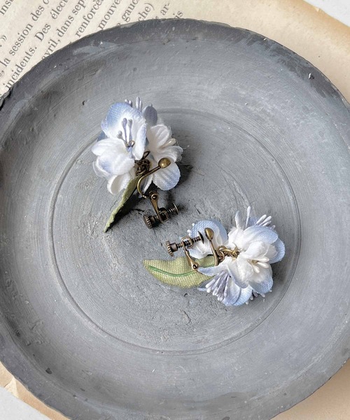 m.soeur（エムスール）の「丸いアジサイのイヤリング＊（イヤリング・レディース・パープル/ブルー・FREE）」の8枚目の写真