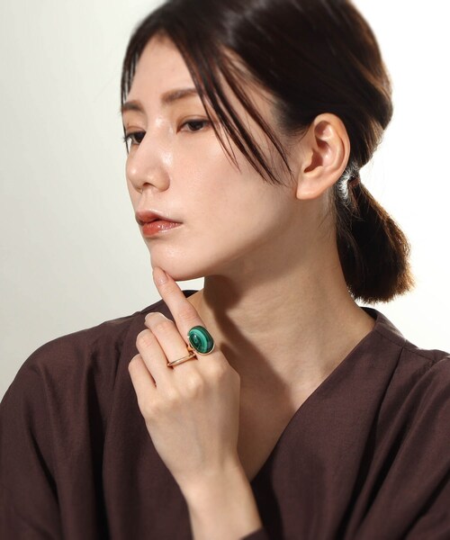 COCOSHNIK(ココシュニック)の「K10マラカイト トラックカボション リング(リング・レディース・ライトグリーン系・12号/14号)」の6枚目の写真