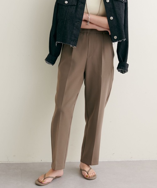 natural couture（ナチュラルクチュール）の「2022AWアイテム/ウォッシャブル美シルエットテーパードMサイズ（その他パンツ・レディース・イエロー/グリーン/ネイビー/ブラック/ライトベージュ/モカ・MEDIUM）」の11枚目の写真
