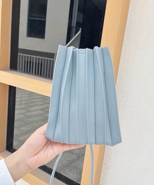 フェイクレザープリーツ巾着バッグ