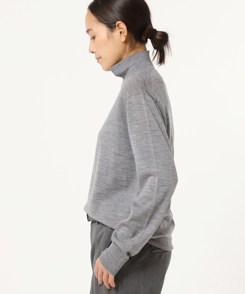 AP STUDIO（エーピーストゥディオ）の「バスターハイネックプルオーバーニット（ニット/セーター・レディース・ベージュ/チャコールグレー・FREE）」の17枚目の写真