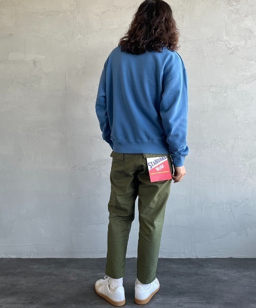 UNIVERSAL OVERALL（ユニバーサルオーバーオール）の「[UNIVERSAL OVERALL/ユニバーサルオーバーオール] 別注 ワンポイントロゴ刺繍 ピグメントスウェット（スウェット・レディース・アイボリー/ブルー/ピンク/チャコール・S/M/L）」の13枚目の写真