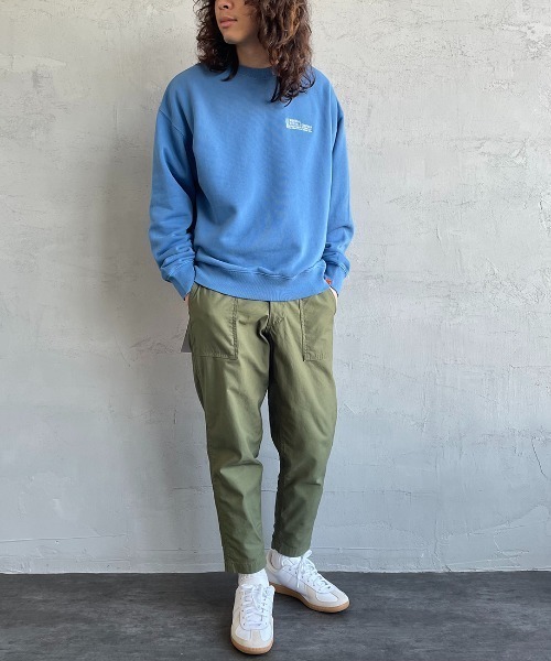 UNIVERSAL OVERALL（ユニバーサルオーバーオール）の「[UNIVERSAL OVERALL/ユニバーサルオーバーオール] 別注 ワンポイントロゴ刺繍 ピグメントスウェット（スウェット・レディース・アイボリー/ブルー/ピンク/チャコール・S/M/L）」の11枚目の写真