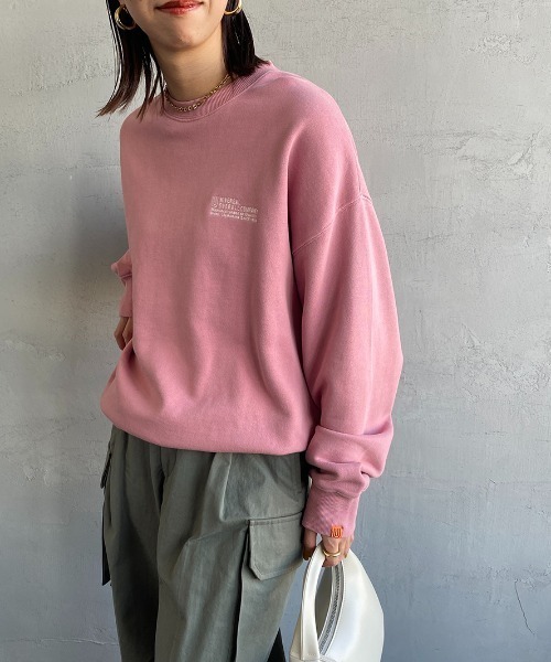 UNIVERSAL OVERALL（ユニバーサルオーバーオール）の「[UNIVERSAL OVERALL/ユニバーサルオーバーオール] 別注 ワンポイントロゴ刺繍 ピグメントスウェット（スウェット・レディース・アイボリー/ブルー/ピンク/チャコール・S/M/L）」の14枚目の写真