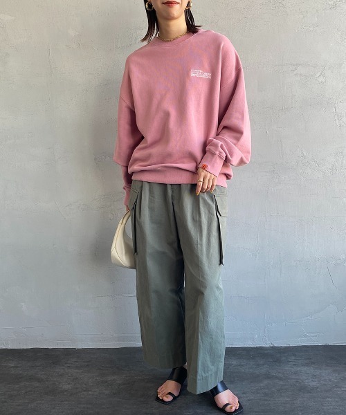 UNIVERSAL OVERALL（ユニバーサルオーバーオール）の「[UNIVERSAL OVERALL/ユニバーサルオーバーオール] 別注 ワンポイントロゴ刺繍 ピグメントスウェット（スウェット・レディース・アイボリー/ブルー/ピンク/チャコール・S/M/L）」の17枚目の写真