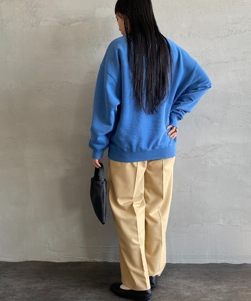 UNIVERSAL OVERALL（ユニバーサルオーバーオール）の「[UNIVERSAL OVERALL/ユニバーサルオーバーオール] 別注 ワンポイントロゴ刺繍 ピグメントスウェット（スウェット・レディース・アイボリー/ブルー/ピンク/チャコール・S/M/L）」の5枚目の写真