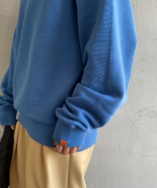UNIVERSAL OVERALL（ユニバーサルオーバーオール）の「[UNIVERSAL OVERALL/ユニバーサルオーバーオール] 別注 ワンポイントロゴ刺繍 ピグメントスウェット（スウェット・レディース・アイボリー/ブルー/ピンク/チャコール・S/M/L）」の7枚目の写真
