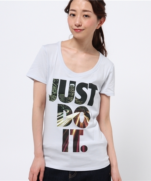 NIKE SPORTSWEAR(ナイキスポーツウェアー)の「ウィメンズ ナイキ スクープシティ Tシャツ NIKE DFC SCOOP CITY JDI TEE WMNS 658595(Tシャツ/カットソー・レディース・ホワイト/オフホワイト/パープル・MEDIUM/SMALL)」の3枚目の写真