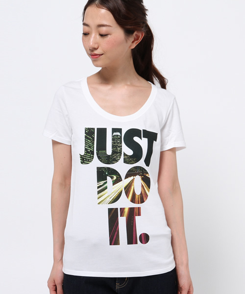 NIKE SPORTSWEAR(ナイキスポーツウェアー)の「ウィメンズ ナイキ スクープシティ Tシャツ NIKE DFC SCOOP CITY JDI TEE WMNS 658595(Tシャツ/カットソー・レディース・ホワイト/オフホワイト/パープル・MEDIUM/SMALL)」の6枚目の写真