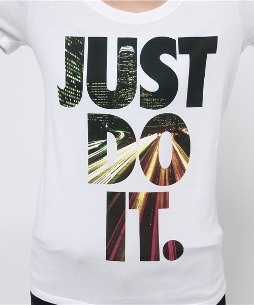 NIKE SPORTSWEAR(ナイキスポーツウェアー)の「ウィメンズ ナイキ スクープシティ Tシャツ NIKE DFC SCOOP CITY JDI TEE WMNS 658595(Tシャツ/カットソー・レディース・ホワイト/オフホワイト/パープル・MEDIUM/SMALL)」の4枚目の写真
