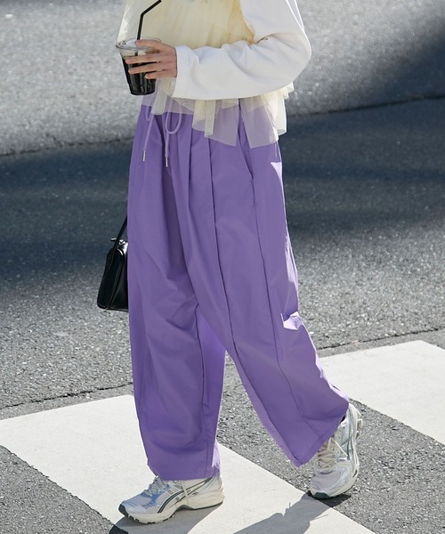 forksy.（フォルクシー）の「【forksy.】ナイロンルーズテーパードイージーパンツ（その他パンツ・レディース・ピンク/グリーン/ホワイト/ブラック/ブルー/イエロー/ラベンダー/グレイッシュベージュ/レッド/パープル/ライトブルー・M/L）」の8枚目の写真