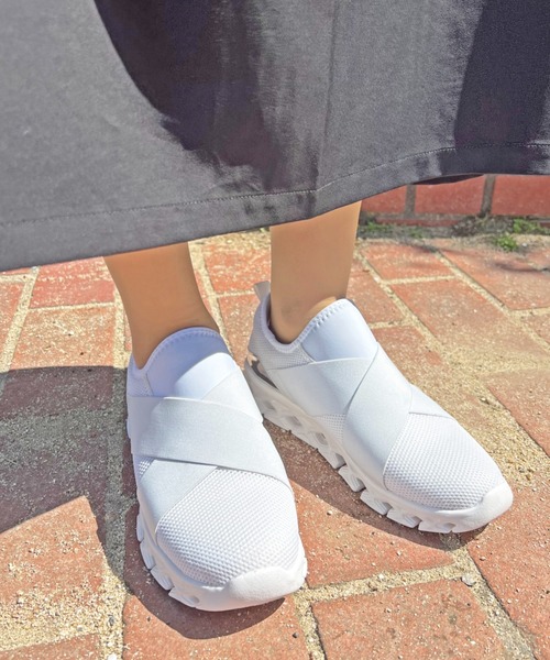 Sugar Sugar（シュガーシュガー）の「【SUGAR SUGAR シュガーシュガー】クロスバンドメッシュスニーカー（スニーカー・レディース・ブラック/ホワイト/ネイビー/ピンク・22.5cm/24.0cm/24.5cm/23.0cm/23.5cm）」の2枚目の写真