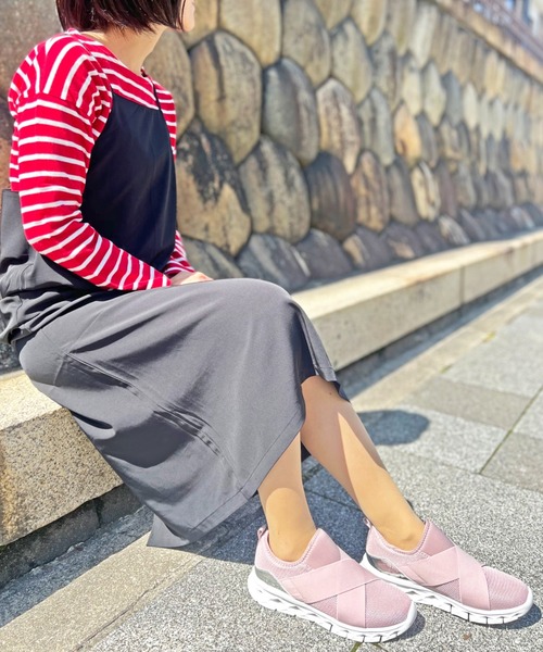 Sugar Sugar（シュガーシュガー）の「【SUGAR SUGAR シュガーシュガー】クロスバンドメッシュスニーカー（スニーカー・レディース・ブラック/ホワイト/ネイビー/ピンク・22.5cm/24.0cm/24.5cm/23.0cm/23.5cm）」の4枚目の写真